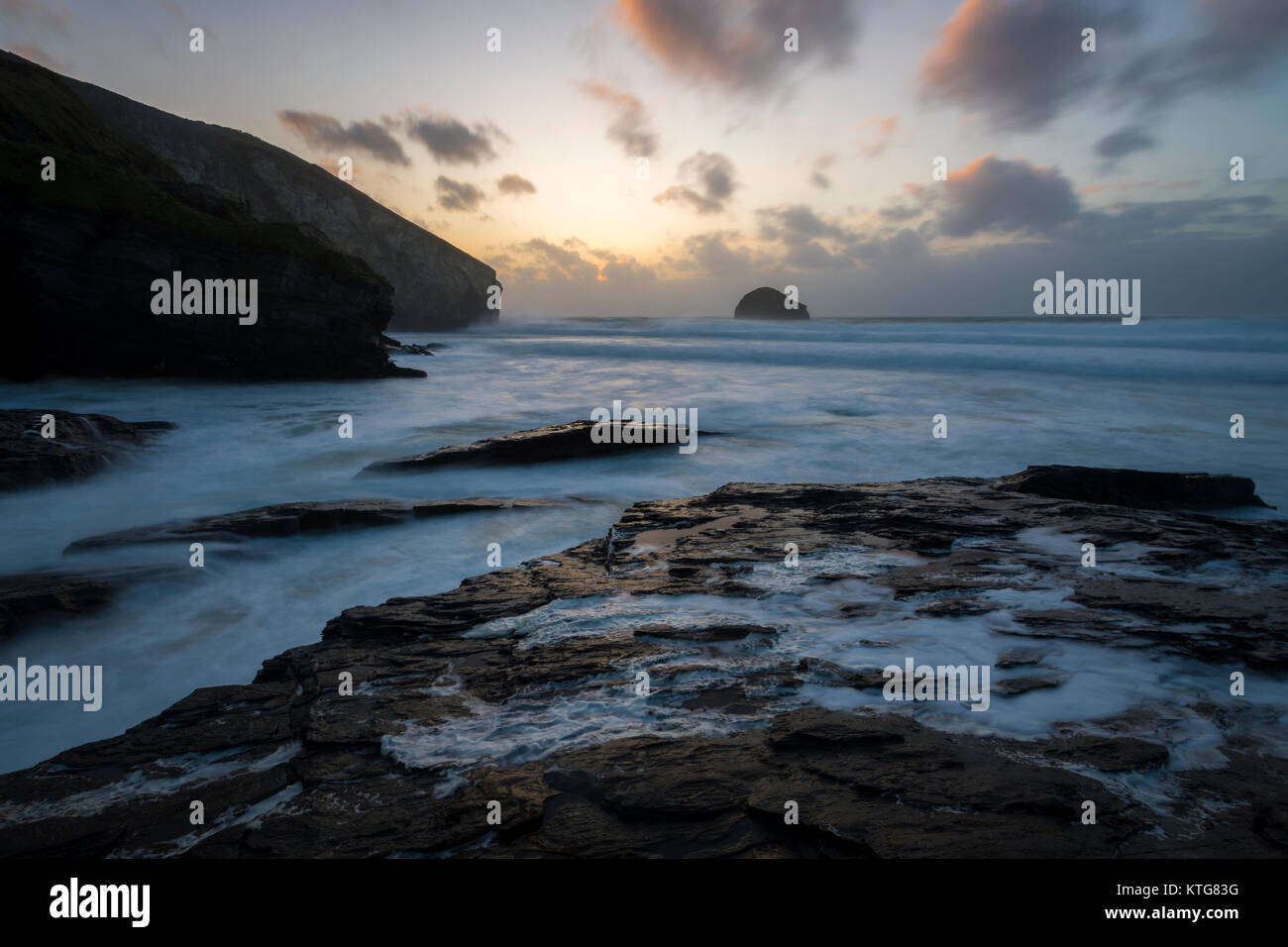 Trebarwith Strand in North Cornwall. Stockfoto
