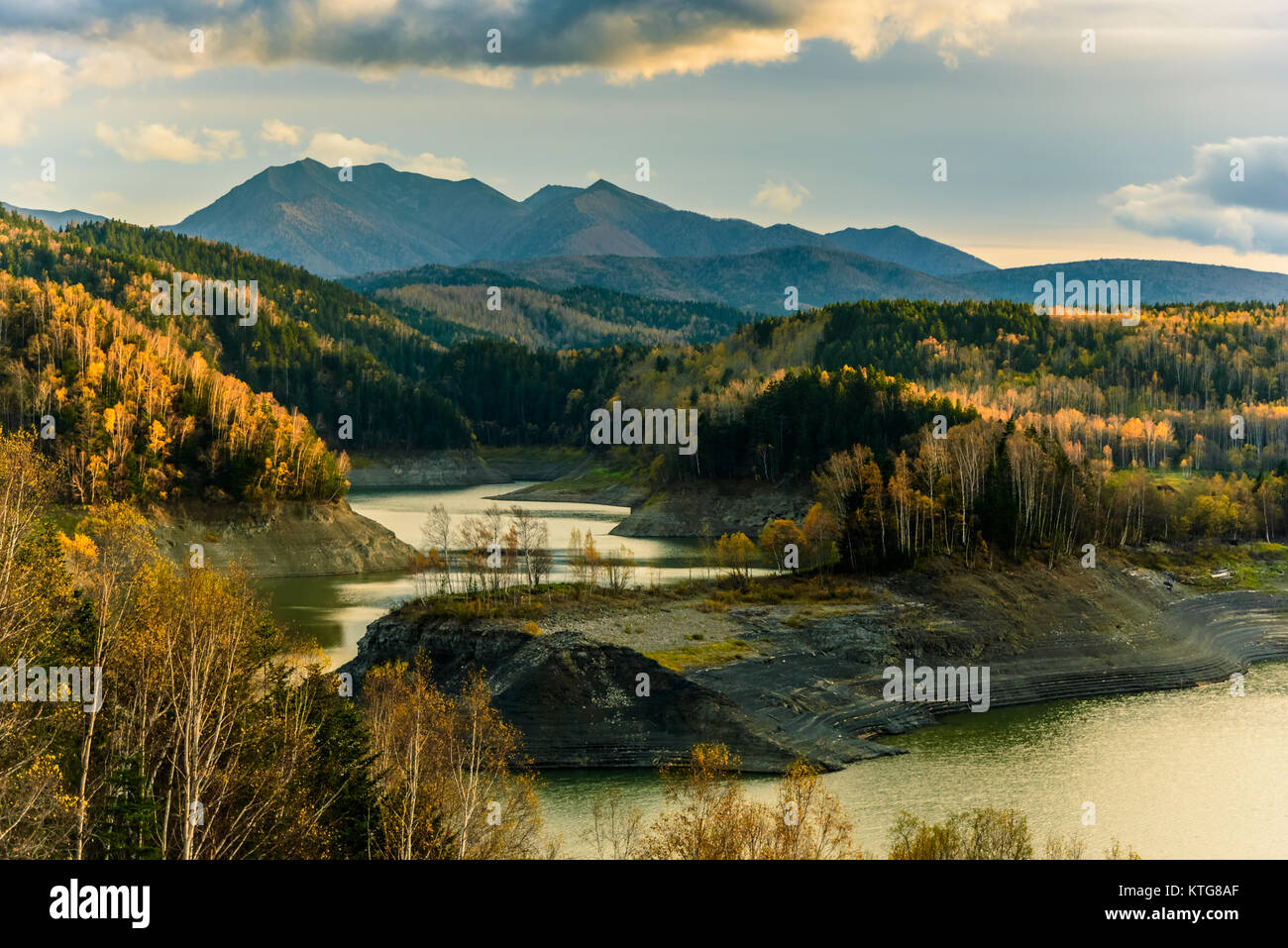 Ein weites Tal auf dem Weg nach Shireteko Nationalpark, Hokkaido, Japan Stockfoto