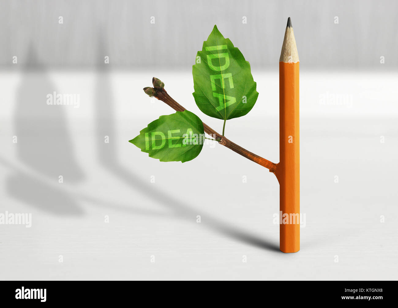 Neue Idee Kreativ Konzept, Bleistift mit Blättern Stockfoto