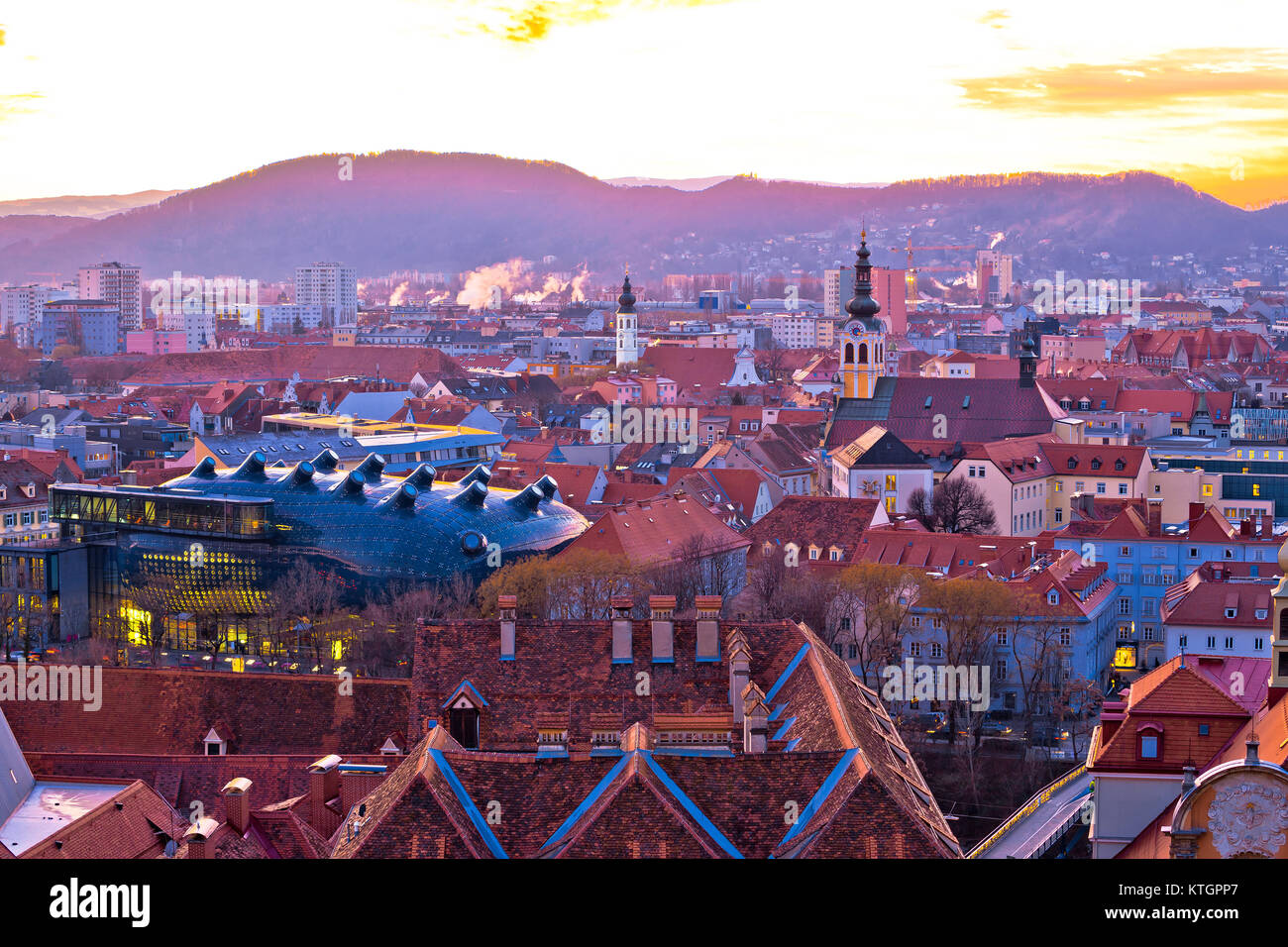 Grazer Innenstadt Blick auf den Sonnenuntergang, Antenne Steiermark in Österreich Stockfoto