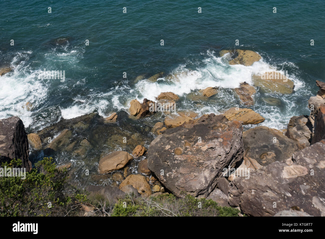 Blick von einer Anhöhe auf das Meer Stockfoto