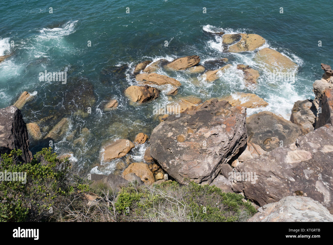 Blick von einer Anhöhe auf das Meer Stockfoto
