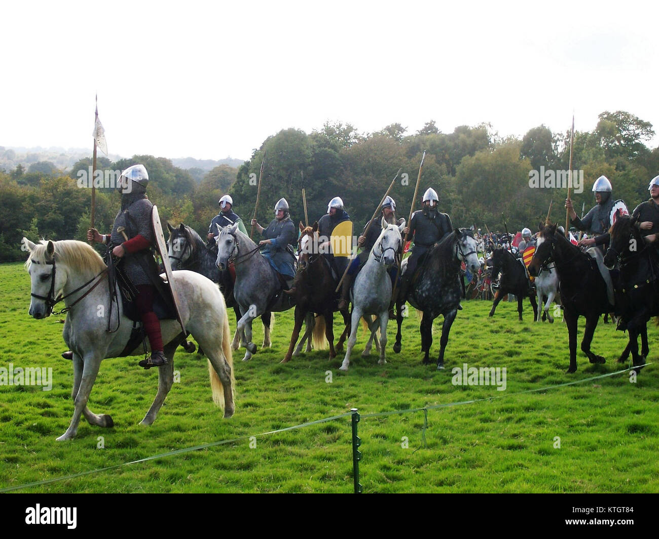 Die Nachstellung der Schlacht von Hastings von 2017 erinnert an die historische Schlacht von 1066, in der Wilhelm der Eroberer König Harold II besiegte. Das Ereignis erweckte die Geschichte mit Kampfdemonstrationen, historischen Reenactoren und lehrreichen Darstellungen zum Leben und schuf so einen der wichtigsten Momente der britischen Geschichte. Stockfoto
