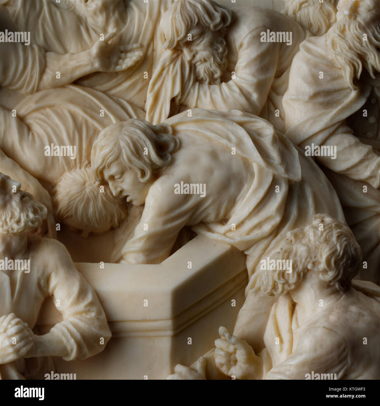 Die „Himmelfahrt der Jungfrau“ ist ein klassisches religiöses Gemälde im Metropolitan Museum of Art Es zeigt, wie die Jungfrau Maria in den Himmel aufgenommen wird, ein wichtiger Moment in der christlichen Ikonographie. Das Kunstwerk fängt den göttlichen Moment mit eleganter Komposition und Verwendung von Licht ein und demonstriert die Beherrschung des Künstlers, spirituelle Themen und religiöse Hingabe durch Kunst zu vermitteln. Stockfoto