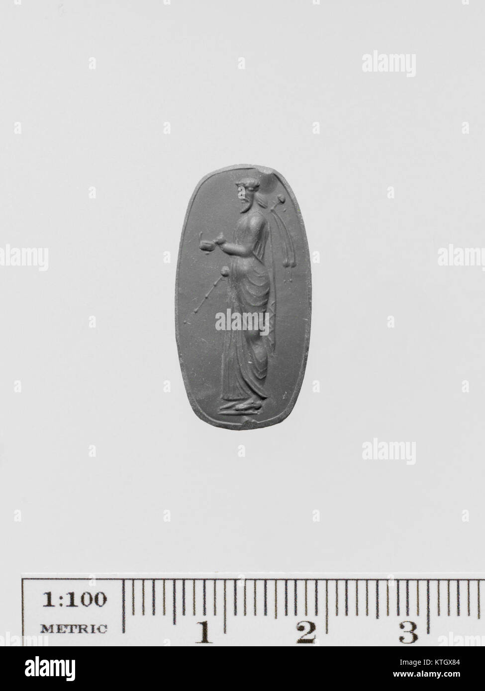 Dieses gebänderte Achatoval ist ein Exemplar aus der MET-Sammlung. Agate ist bekannt für sein markantes Schichtmuster und wird häufig in Schmuck und dekorativer Kunst verwendet. Stockfoto