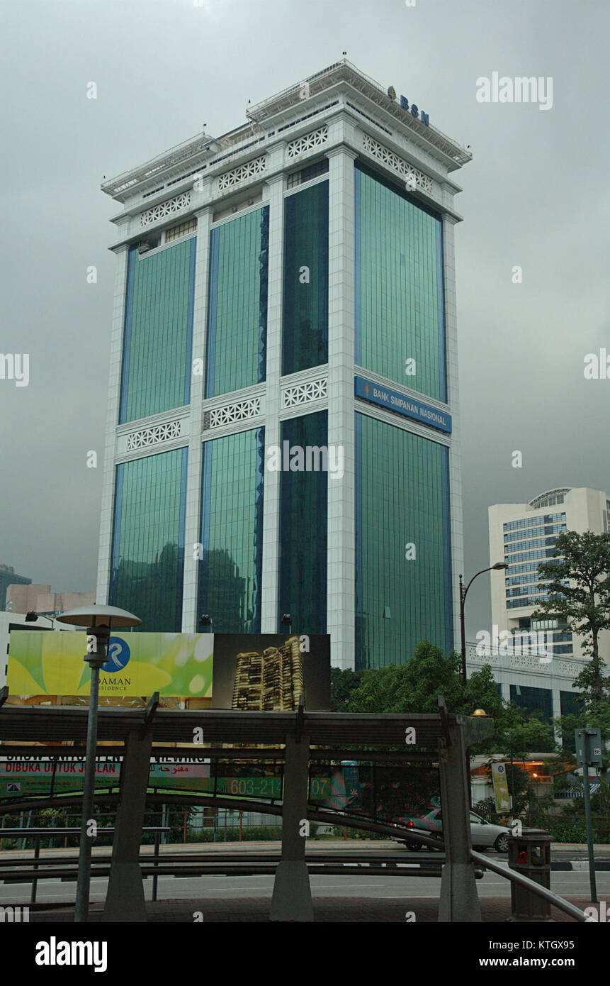 Die Bank Simpanan Nasional (BSN) ist eine staatliche Bank in Malaysia, die gegründet wurde, um der Öffentlichkeit Finanzdienstleistungen, insbesondere Spareinlagen und Kredite, anzubieten. Die Bank spielt eine wichtige Rolle im malaysischen Finanzsystem. Stockfoto