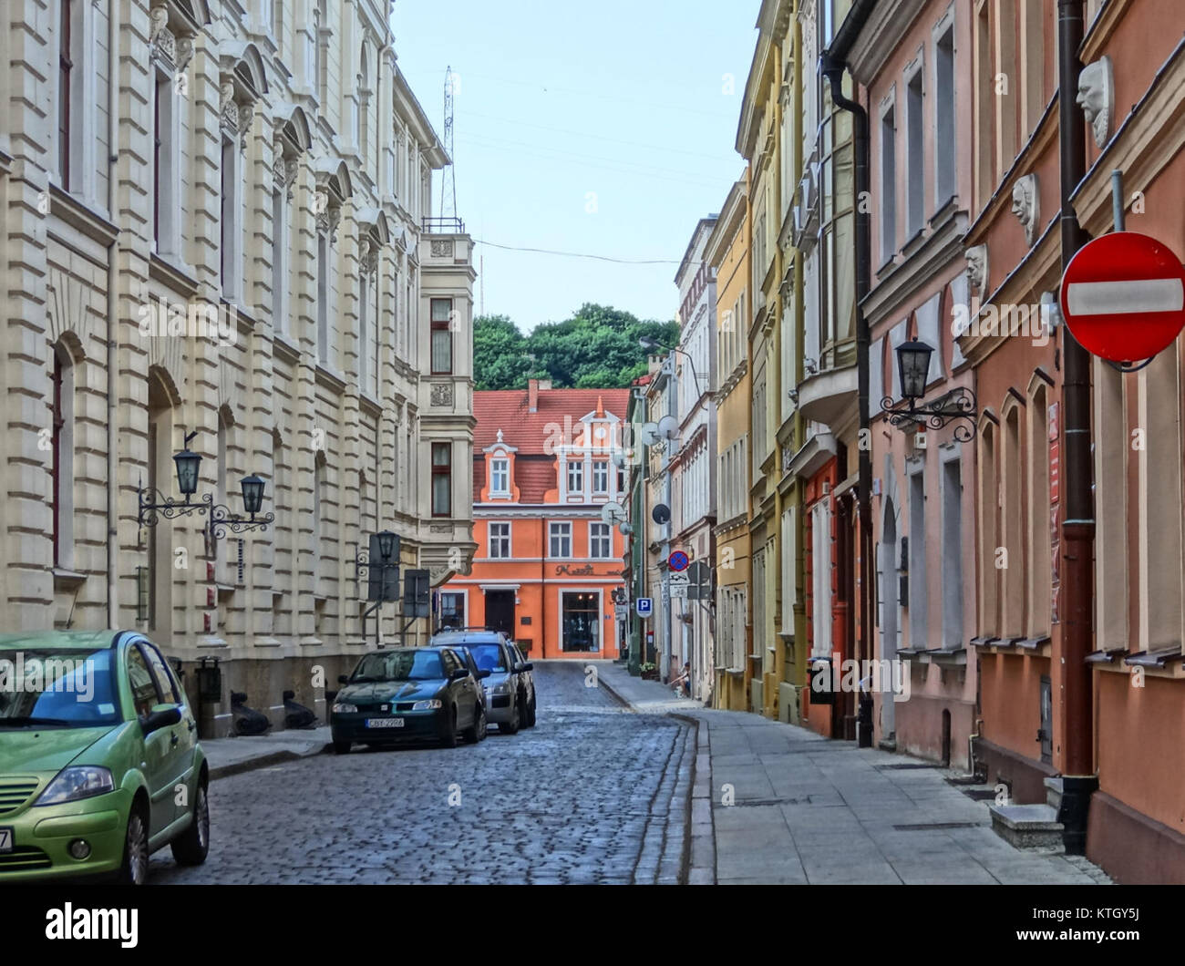 Ein Foto, aufgenommen am 7. Juli 2013, von Gebäude Nr. 4 in der Jezuicka Straße in Bydgoszcz, Polen. Das Bild hebt die architektonischen Details dieser Struktur hervor. Stockfoto