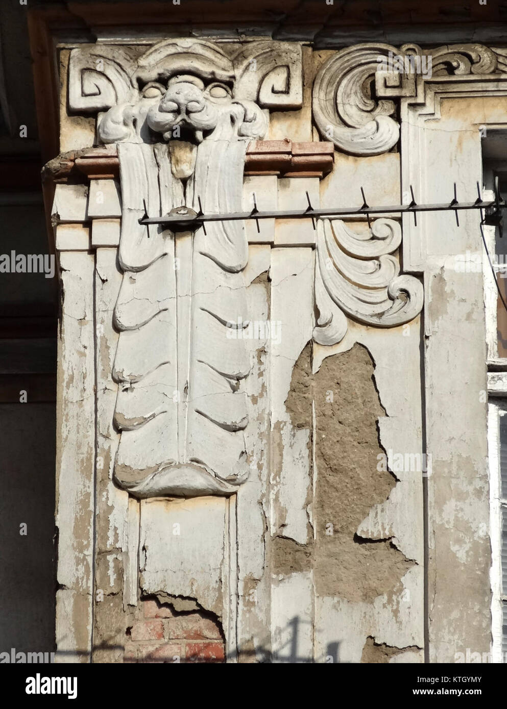 Dieser Titel bezieht sich auf ein Gebäude in Danzig, Polen, das am 1. Juli 2013 fotografiert wurde und dessen Architektur und städtische Landschaft zeigt. Stockfoto