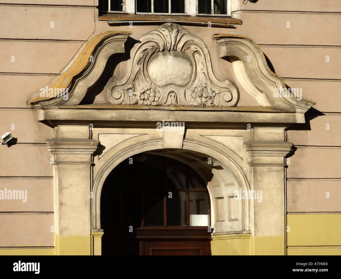 BDG VILO 10 07 2013 bezieht sich auf ein Architektur- oder Bauprojekt, wahrscheinlich auf ein 2013 fertiggestelltes oder besprochenes Bauwerk. Der Titel weist auf ein modernes oder zeitgenössisches Design hin, das häufig aktuelle architektonische Trends widerspiegelt. Stockfoto