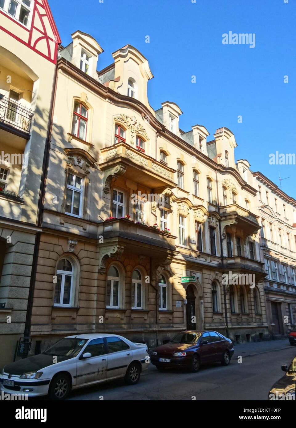 Dieses Bild zeigt das Gebäude in Cieszkowskiego 17 mit einem bemerkenswerten architektonischen Stil und Bedeutung aus dem März 2007 in Polen. Stockfoto