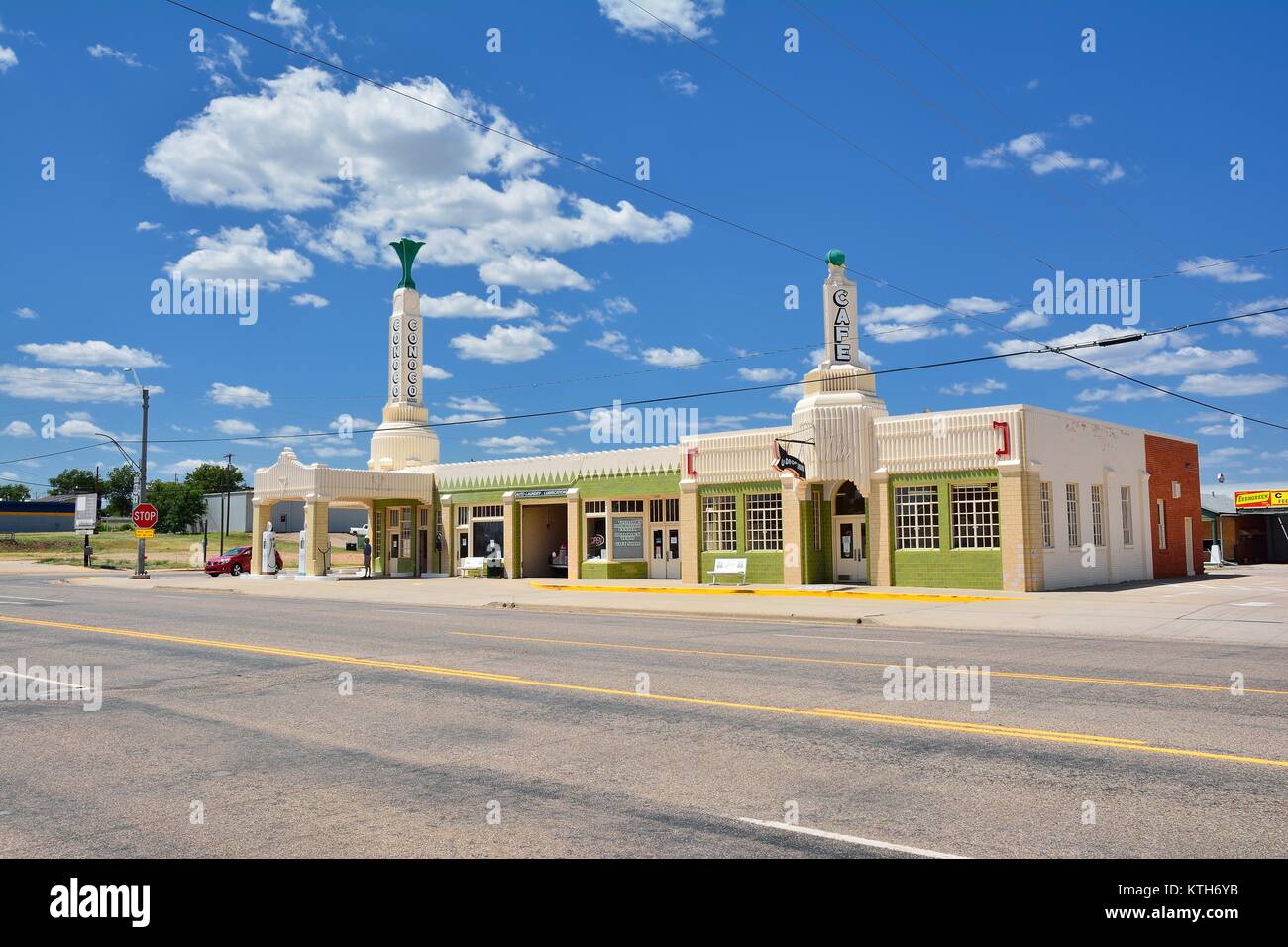 Shamrock, Texas - 20. Juli 2017: Art déco-U-Drop Inn Conoco Station (Turm) auf der Route 66. In der Animationsfilm "Cars" erschienen. Nationale Regis Stockfoto