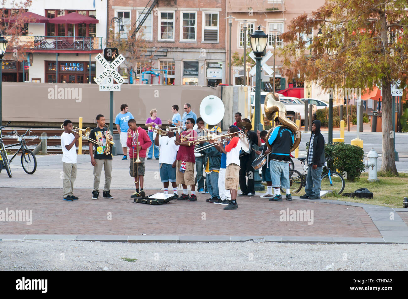 College jazz band erfüllt von Musik Kreuzfahrtschiff, New Orleans, Louisiana, USA, Nordamerika, Stockfoto