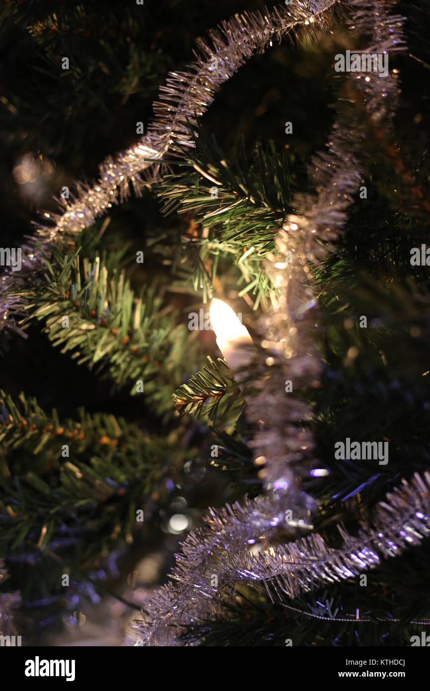 Plastikweihnachtsbaum -Fotos und -Bildmaterial in hoher Auflösung – Alamy