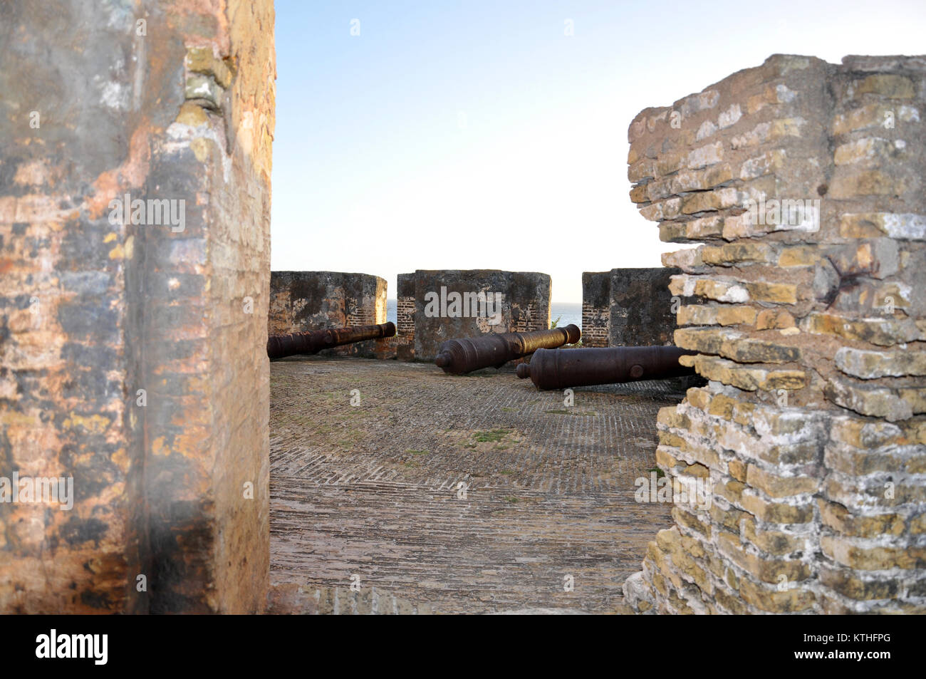 Kanonen am Fort Beekenburg, Caracas Bay, Curacao, Niederländische Antillen, Karibik, Mittelamerika. Die Festung wurde im Jahre 1703 erbaut und wurde zu benutzt worden Stockfoto