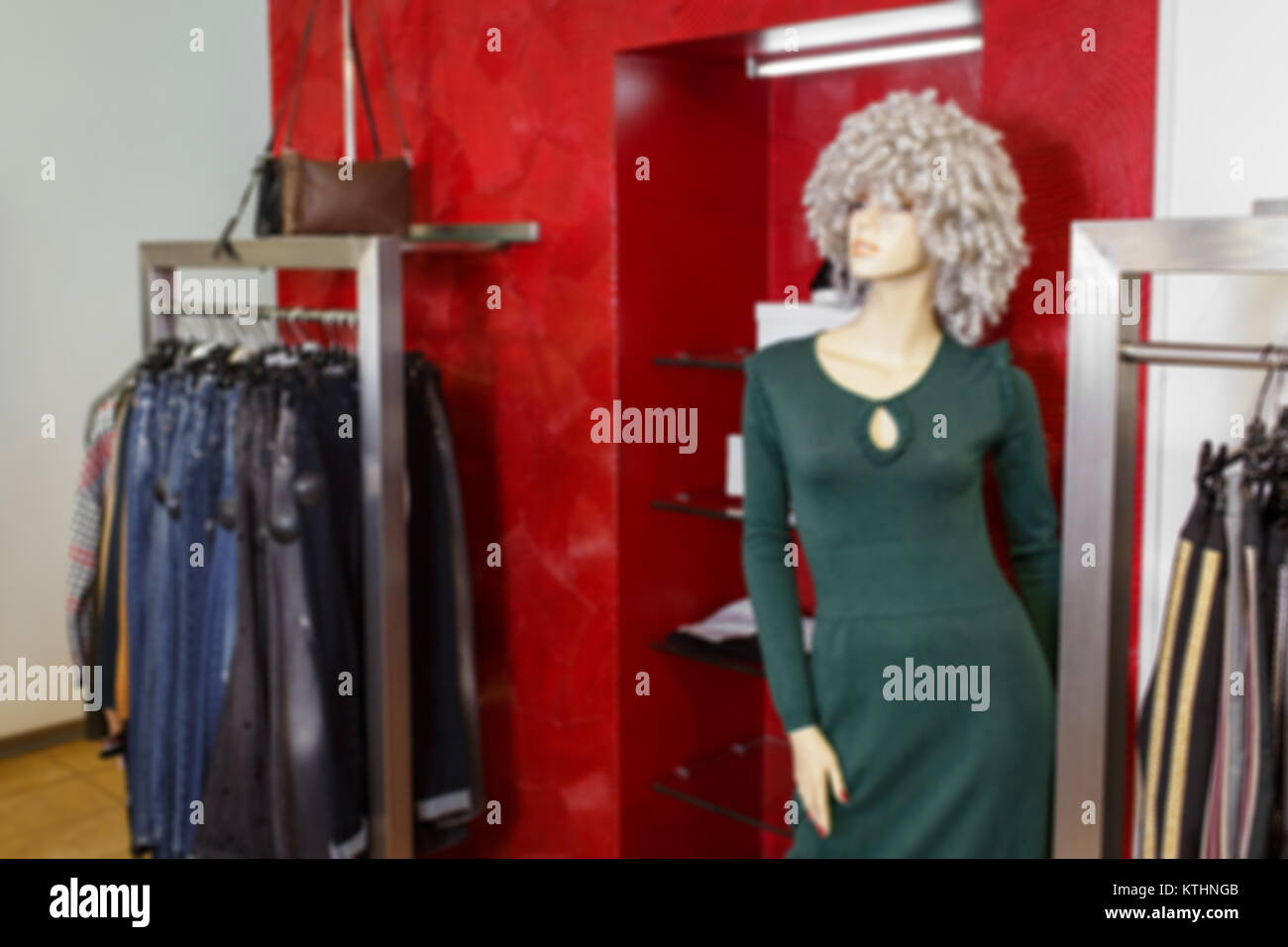 Hintergrund der weiblichen Kleidung zu speichern. Shopping Konzept Stockfoto