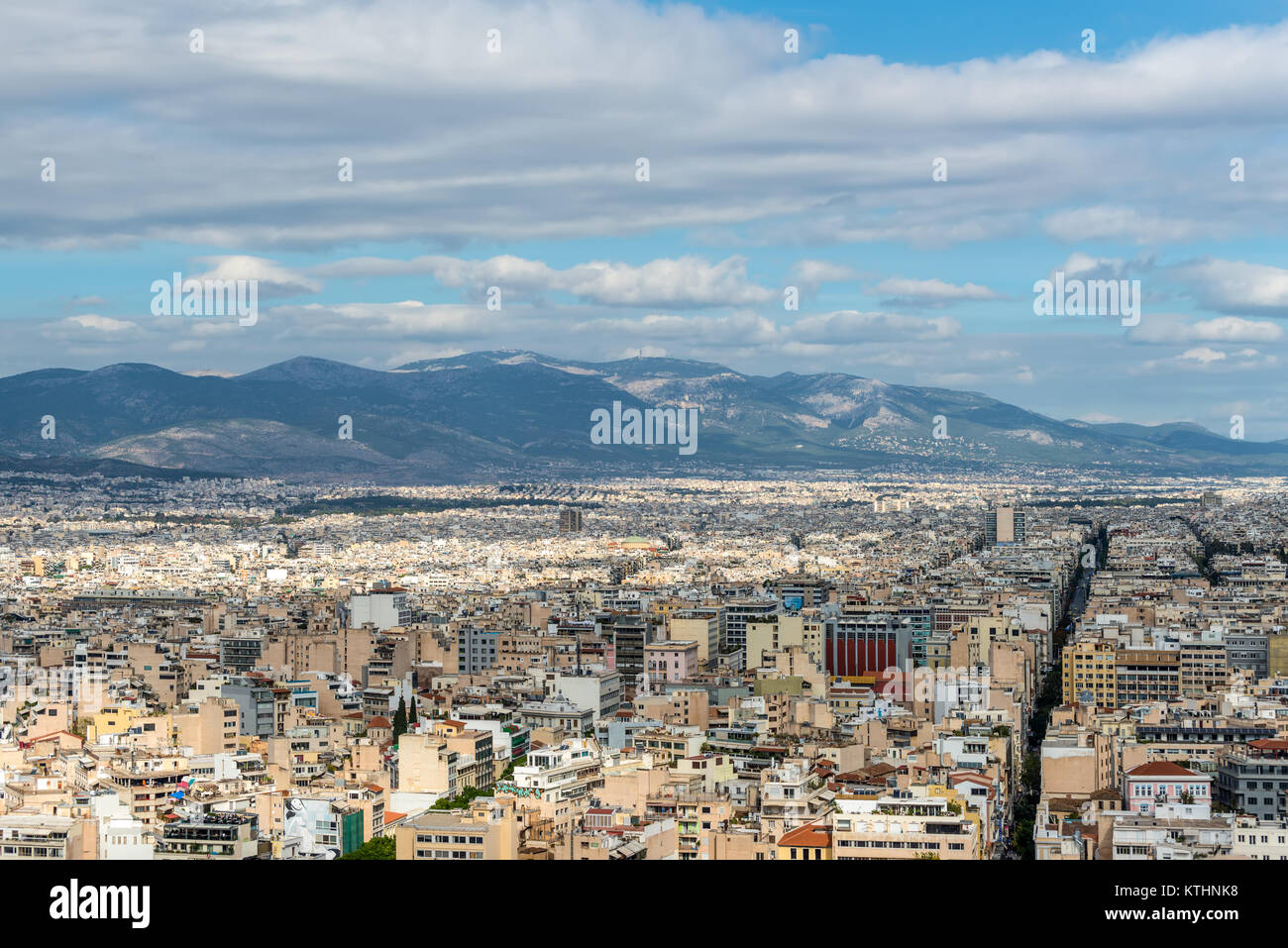 Athen, Griechenland - November 1, 2017: Panorama von Athen, von der Akropolis, einer alten Zitadelle befindet sich auf einem Felsvorsprung über der Stadt und Fa Stockfoto