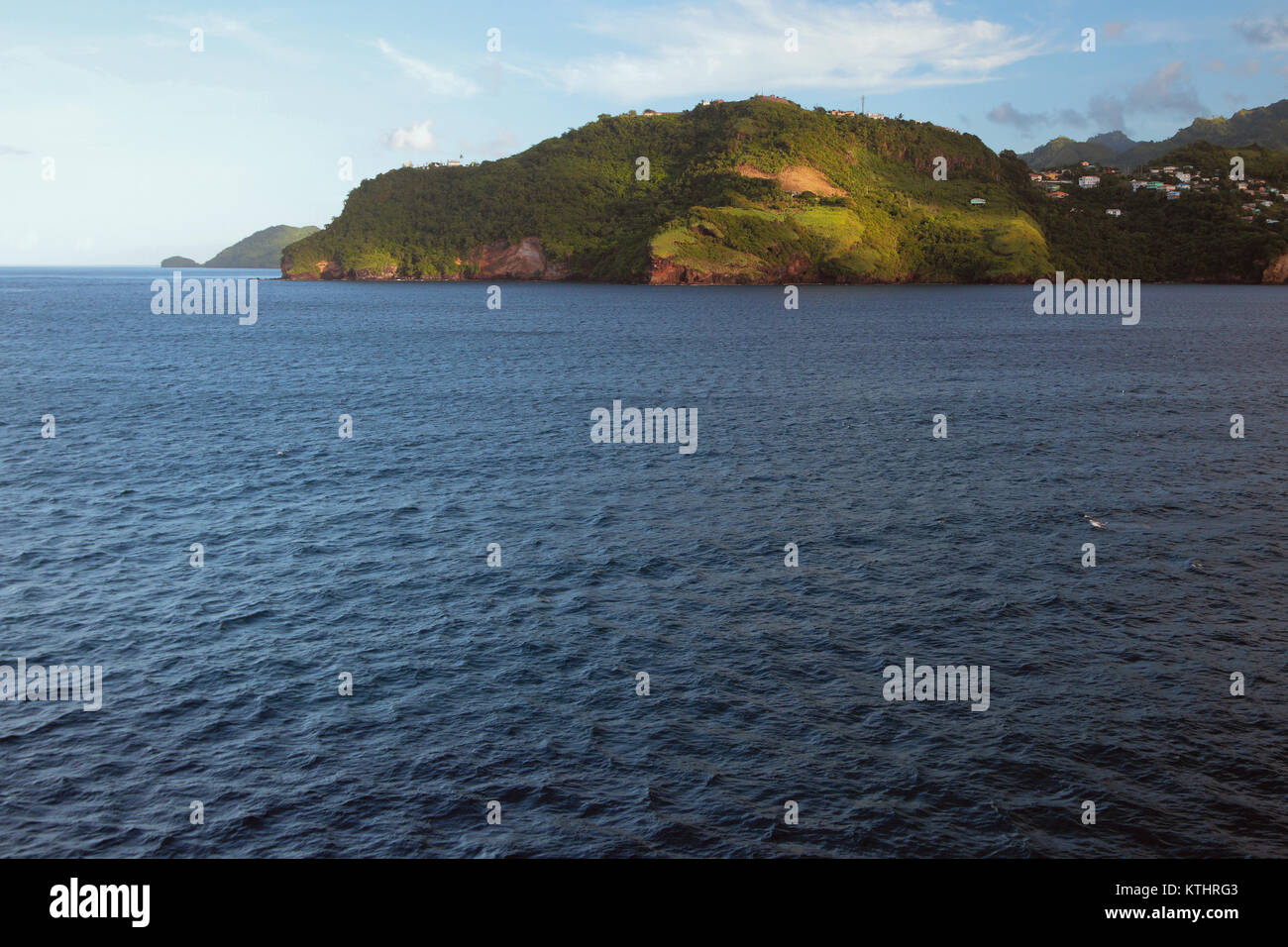 Das Meer und die felsige Küste. Clare Valley, Saint-Visent und Grenadinen Stockfoto