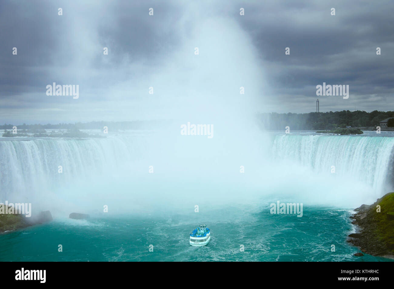 Niagara Falls unter dramatischen cloudscape. Stockfoto