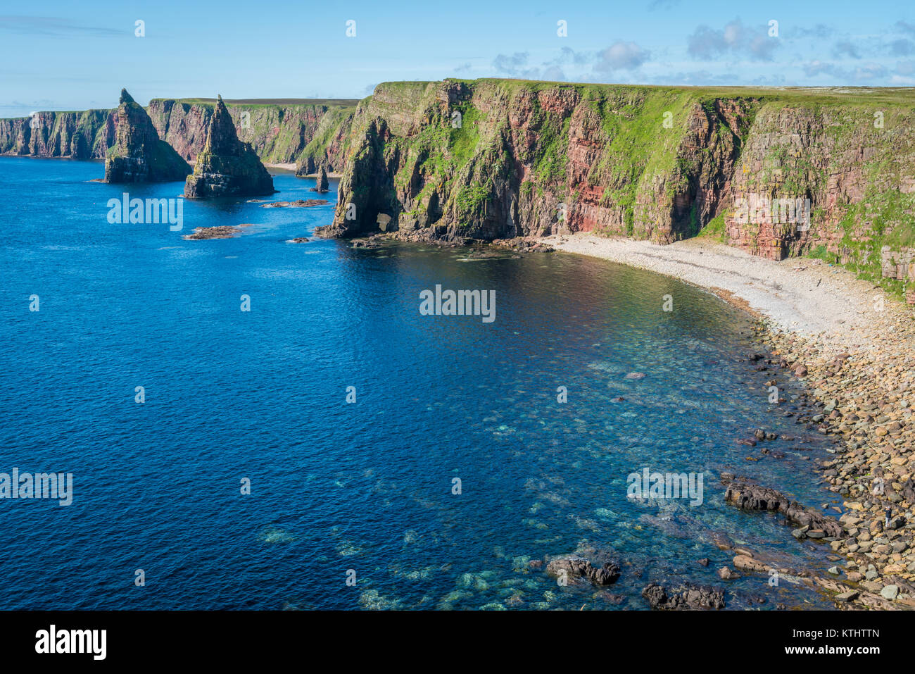 Die malerischen Klippen und Stapel von Duncansby Head, Caithness, Schottland. Stockfoto