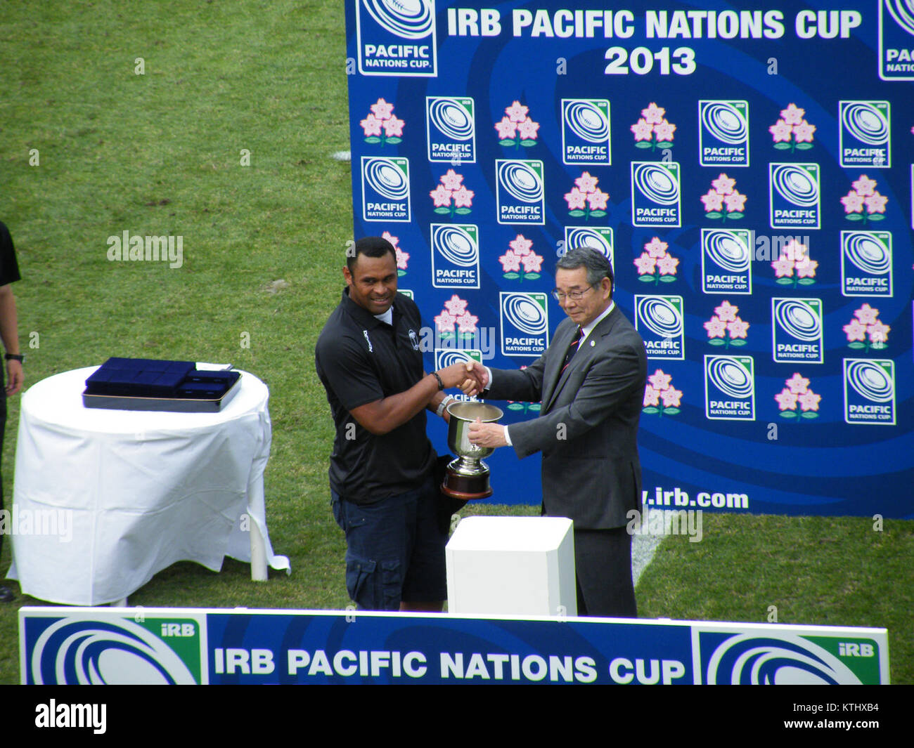 Bei der Preisverleihung des IRB Pacific Nations Cup 2013 wurden die besten Teams und Athleten des Rugby-Wettbewerbs geehrt und das Rugby-Talent und die Sportlichkeit der Region hervorgehoben. Stockfoto