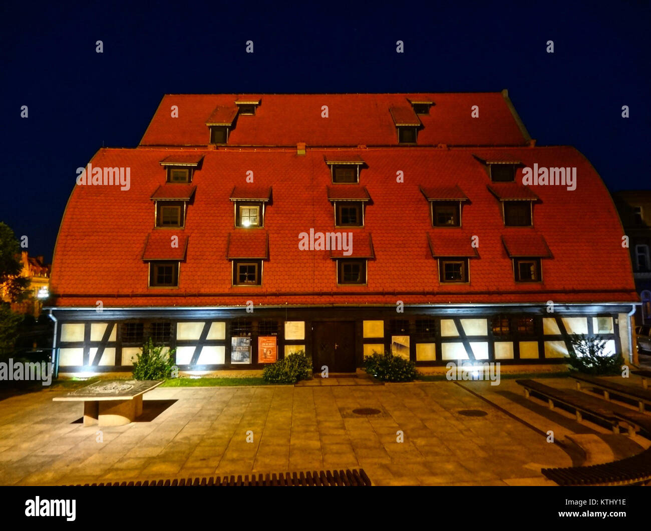 BDG Spichrze noc amf 1 07 2013 scheint sich auf eine Veranstaltung oder einen Ort zu beziehen, die sich möglicherweise auf einen historischen oder kulturellen Kontext aus dem Juli 2013 bezieht und einen bestimmten Moment oder eine bestimmte Eigenschaft festlegt. Stockfoto BDG Spichrze noc amf 1 07 2013 scheint sich auf eine Veranstaltung oder einen Ort zu beziehen, die sich möglicherweise auf einen historischen oder kulturellen Kontext aus dem Juli 2013 bezieht und einen bestimmten Moment oder eine bestimmte Eigenschaft festlegt. Stockfoto