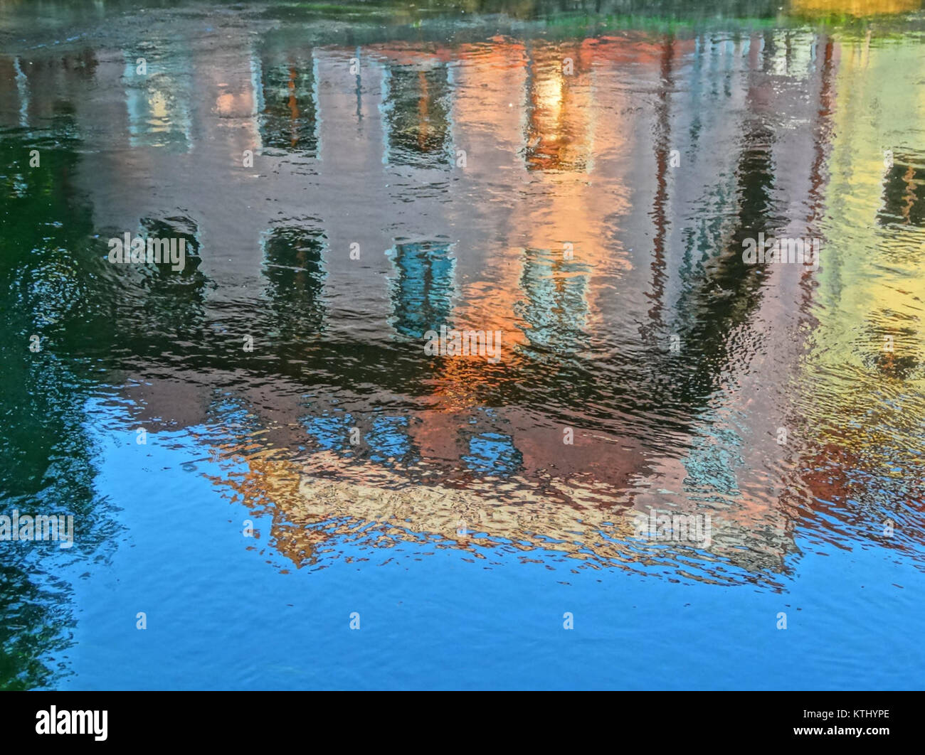 BDG WenecjaB S 10 07 2013 scheint auf ein bestimmtes Gebäude oder eine bestimmte Struktur zu verweisen, möglicherweise in Venedig, das am 10. Juli 2013 wegen seiner architektonischen Merkmale oder kulturellen Bedeutung bekannt war. Stockfoto