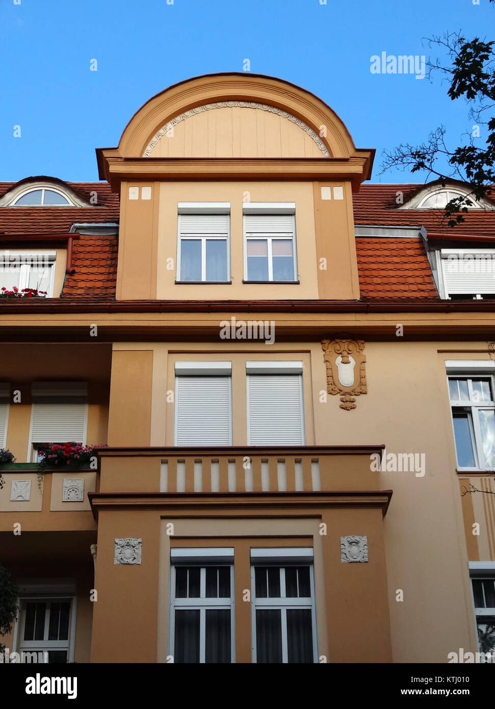 Foto, aufgenommen am 7. Oktober 2013, entlang der Straße 20 Stycznia 1920 in Bydgoszcz, Polen, mit Darstellung des Grundrisses der Straße und der umliegenden Architektur. Stockfoto