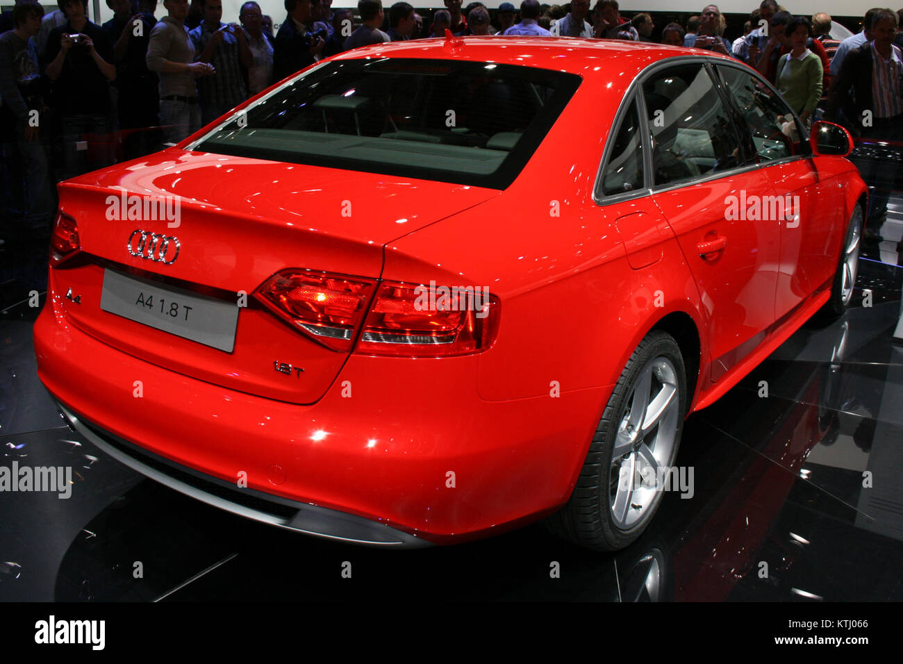 Foto des Audi A4 B8 mit Schwerpunkt auf dem Heckdesign dieser beliebten Luxuslimousine, das seine modernen Merkmale und Ästhetik unterstreicht. Stockfoto