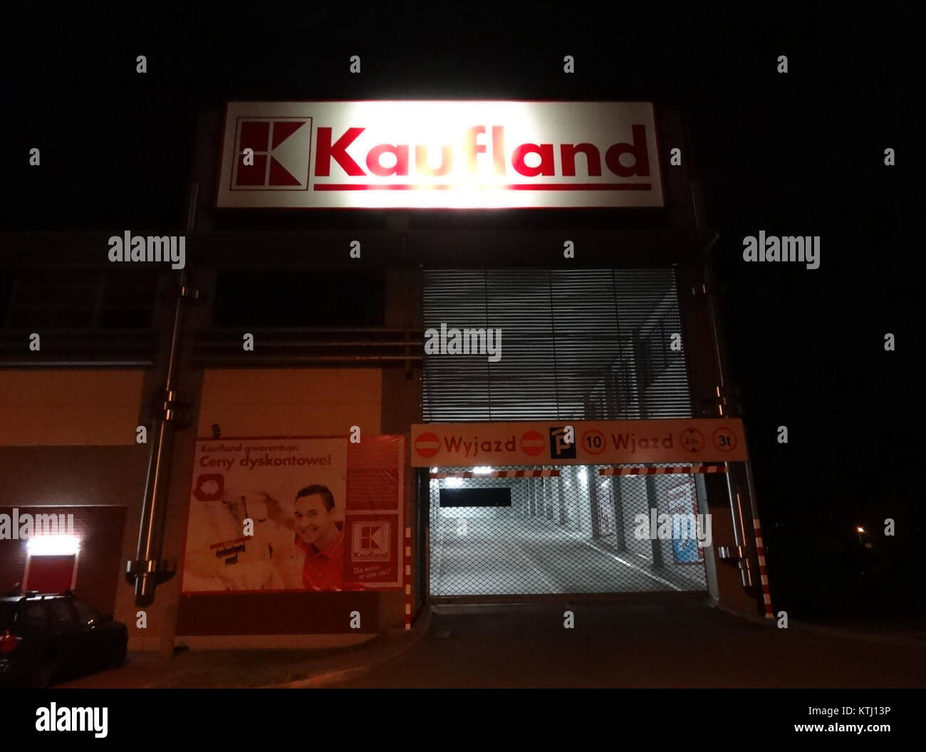 BDG Kaufland bezieht sich auf ein Gebäude in Verbindung mit der Kaufland-Supermarktkette, das in einem Archiv aus dem Jahr 2013 vermerkt ist. Es bedarf weiterer Kontexte, um die spezifische Rolle oder Funktion dieses Gebäudes zu klären. Stockfoto