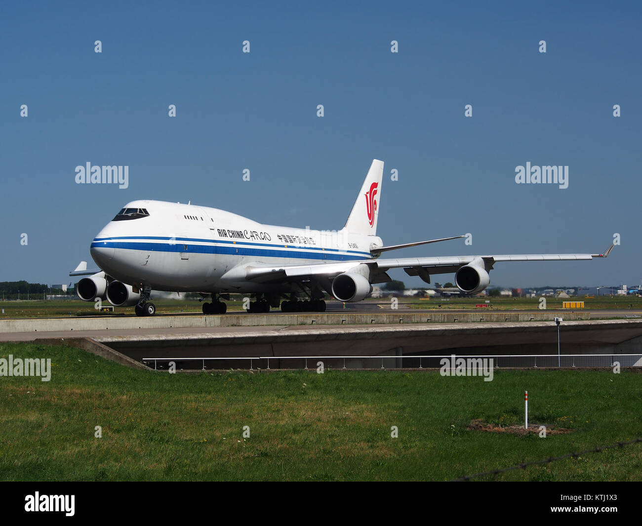B 2456 Boeing B747 4J6 (BCF) Air China Cargo, CN24346 einführen, das Rollen, 21. Juli 2013 Pic005 Stockfoto