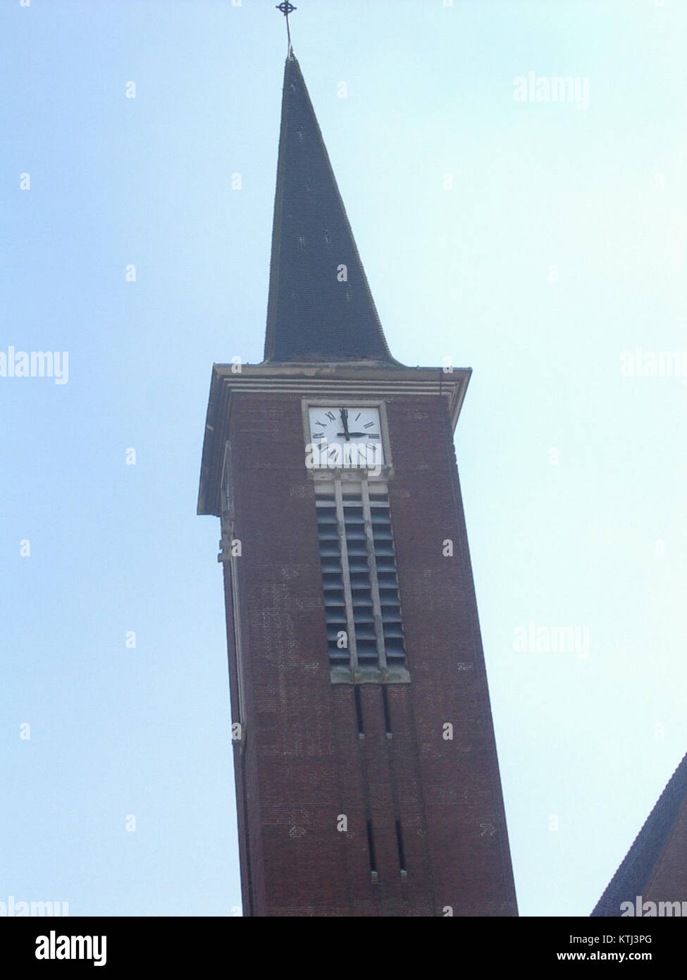 Dieses Bild mit dem Titel „Avion02“ zeigt ein Flugzeug, möglicherweise ein Vintage- oder Spezialmodell. Das Foto hebt das Design, die Form und die Technologie des Flugzeugs hervor. Stockfoto