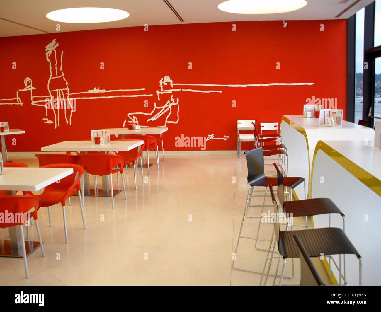 Das Centro Cultural Internacional Oscar Niemeyer in Aviles, Spanien, ist ein kulturelles und architektonisches Wahrzeichen des brasilianischen Architekten Oscar Niemeyer. Es beherbergt verschiedene kulturelle Einrichtungen und zeigt modernistische Architektur. Stockfoto