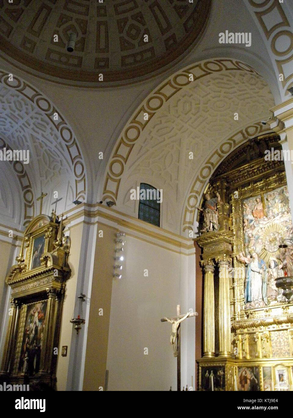 Das Convento de Santa Teresa in Ã vila ist eine bedeutende religiöse Stätte, die der Heiligen Teresa von Ã vila gewidmet ist, einer der wichtigsten Mystiker und Reformatoren in der christlichen Geschichte. Dieses Kloster ist ein wichtiges Wahrzeichen des religiösen Erbes Spaniens. Stockfoto