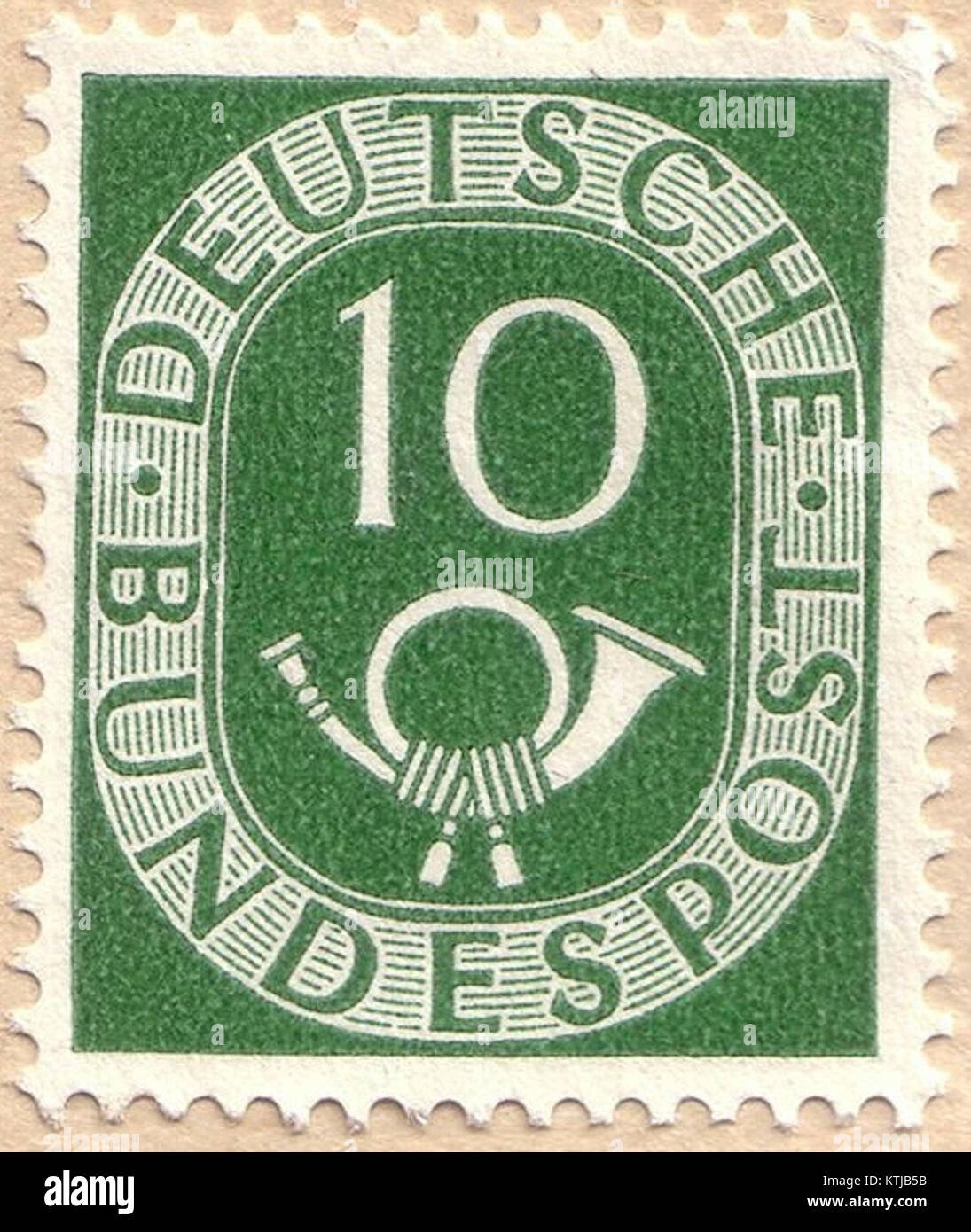 Dieses Bild zeigt die Deutsche Bundespost im Jahr 1951, die die frühe Nachkriegszeit und die Entwicklung der Postdienste in Deutschland reflektiert. Stockfoto