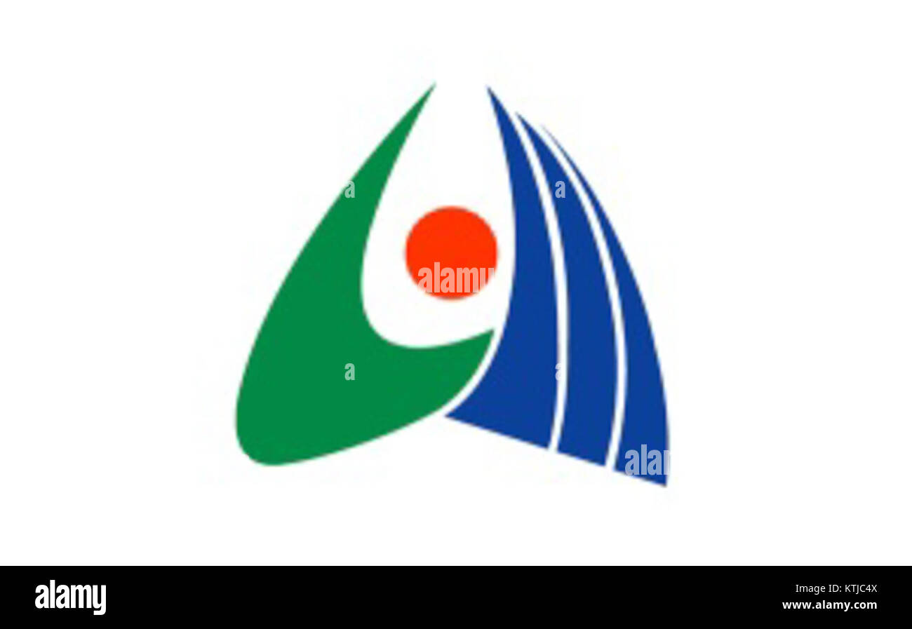 Die Flagge von Mukawa, einer Stadt in der japanischen Hokkaido-Region, repräsentiert die lokale Gemeinschaft und ihre kulturelle Identität. Stockfoto