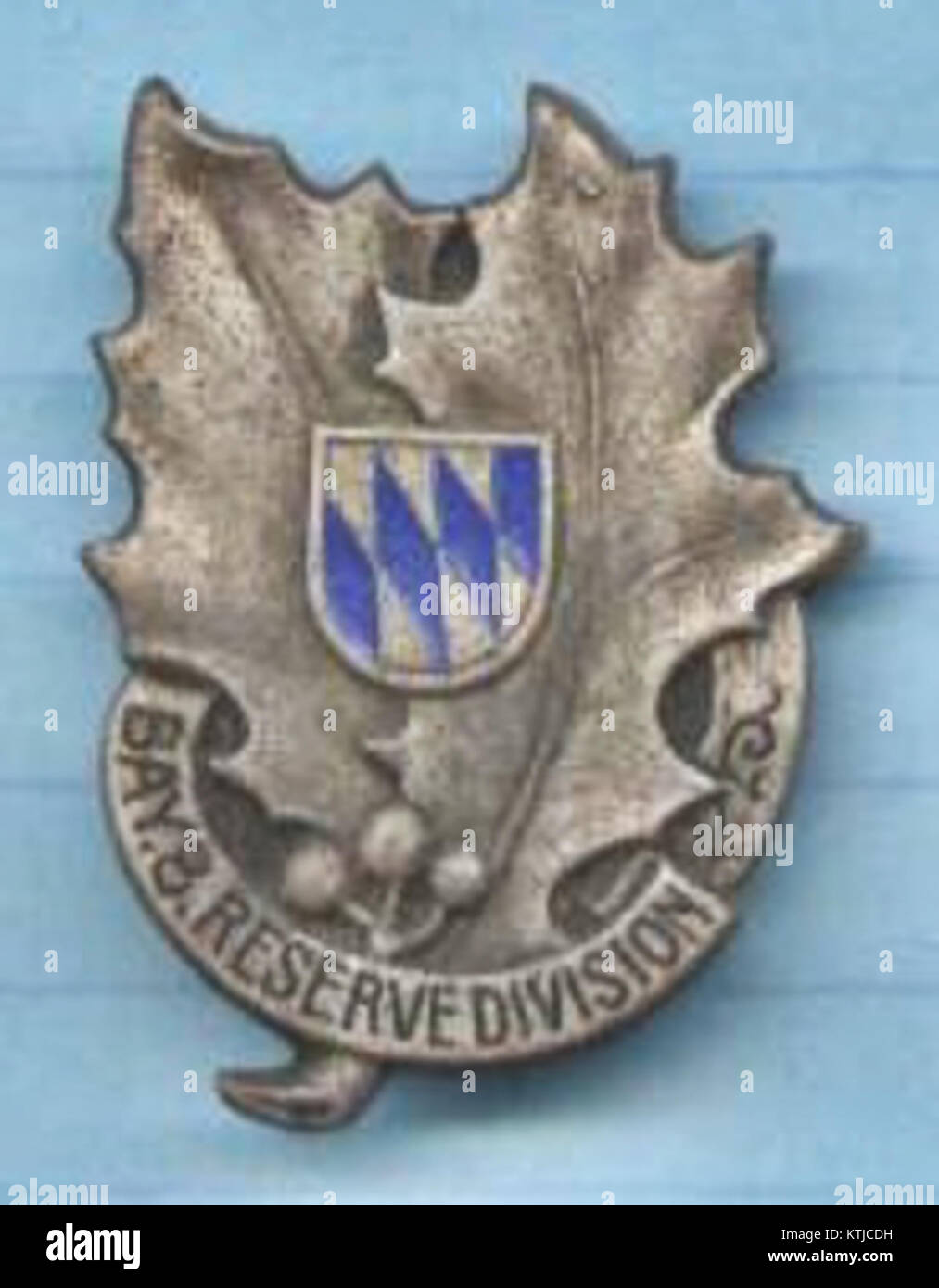 Die Bayerische 8. Das Abzeichen der Reserve-Infanterie-Division ist ein militärisches Abzeichen der Bayerischen Reserve-Infanterie-Division im Ersten Weltkrieg. Das Abzeichen symbolisiert das Erbe und die Rolle der Division bei militärischen Operationen während des Krieges. Stockfoto