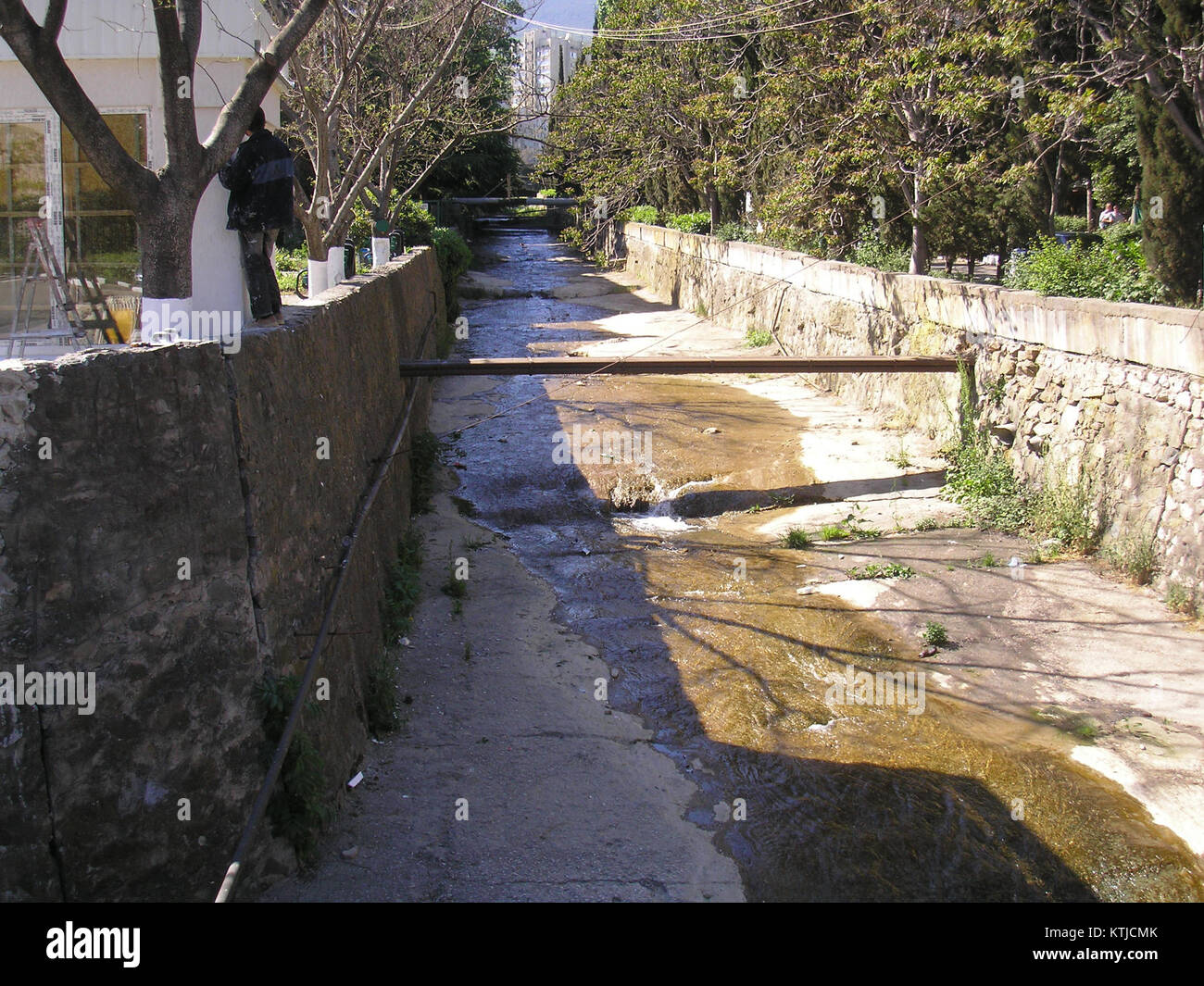 Ayyan Uzen 112 ist eine türkische Sängerin und Songwriterin, die für ihre Beiträge zur türkischen Musikindustrie bekannt ist, mit einer Diskografie, die populäre Lieder und Alben enthält. Stockfoto