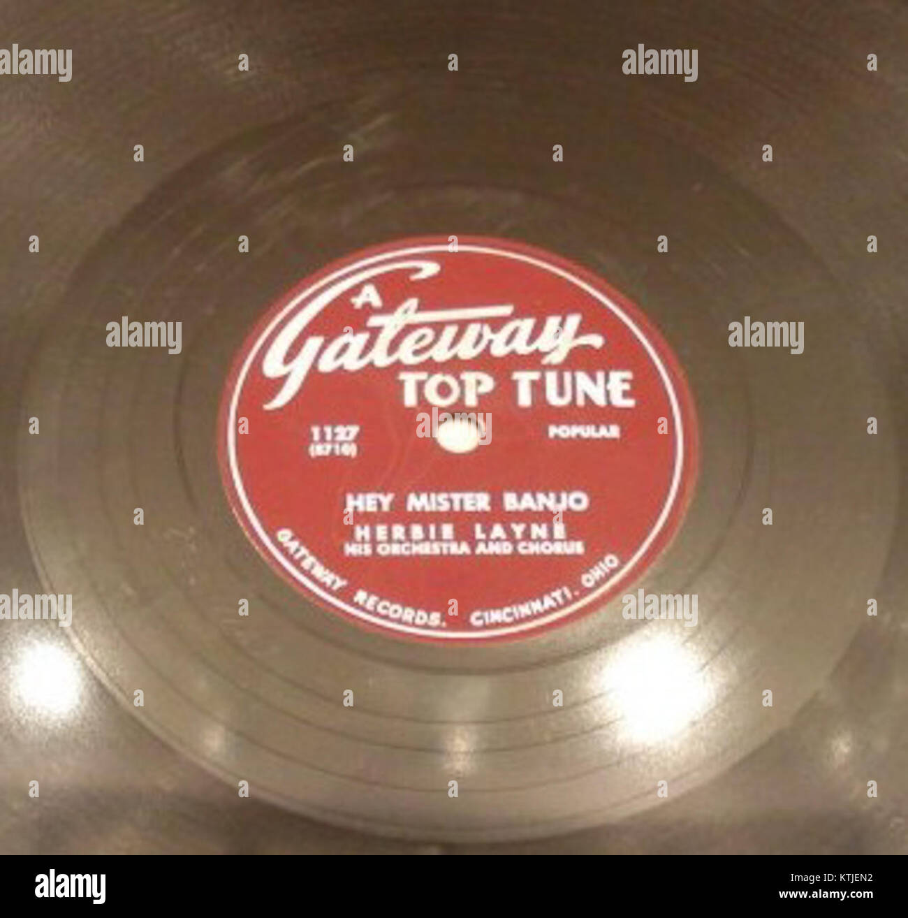 Gateway 1127 HeyMisterBanjo ist ein Projekt oder Werk im Zusammenhang mit der Musik, möglicherweise mit dem Banjo, einem Instrument, das in der amerikanischen Volksmusik verwurzelt ist. Es könnte eine Aufführung oder künstlerische Initiative darstellen, die die Rolle des Instruments in der Musikgeschichte verdeutlicht. Stockfoto