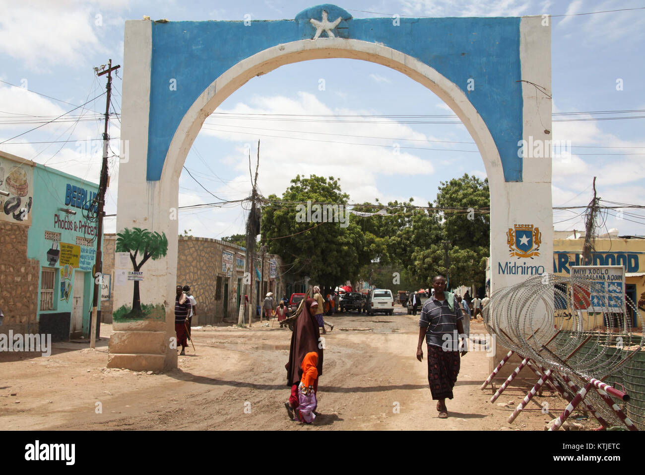Dieses Bild, aufgenommen in Belet Weyne, zeigt Schnappschüsse aus der Region und bietet einen Einblick in das tägliche Leben und die Aktivitäten. Das Foto spiegelt die kulturelle und soziale Umgebung der Gegend wider. Stockfoto