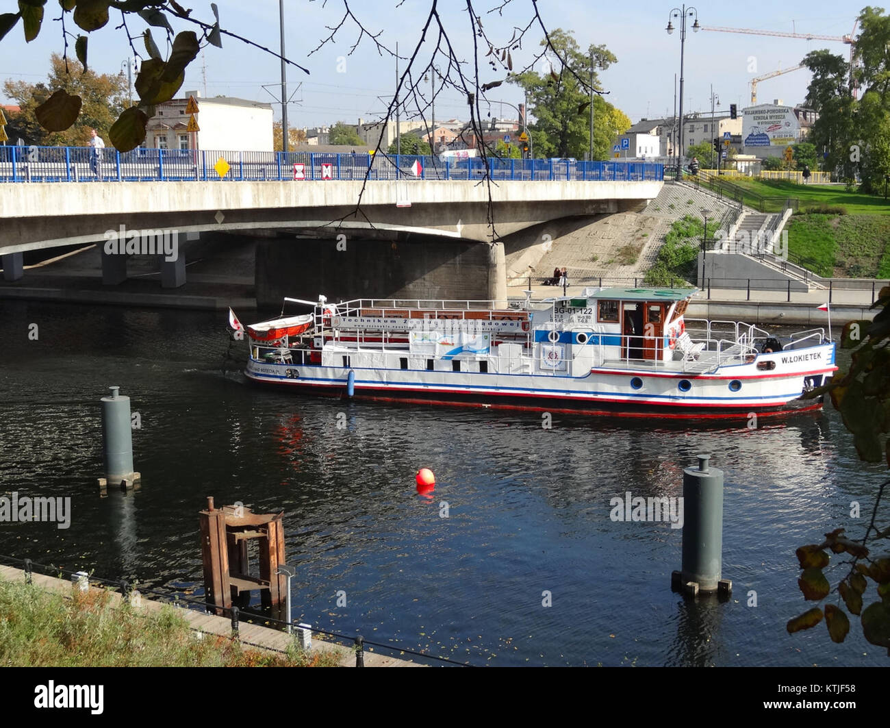 Dieses Bild zeigt die â€˜Most SolidarnoÅ, â€™ oder Solidaritätsbrücke in Polen. Sie wurde errichtet, um der Solidaritätsbewegung zu gedenken, die eine entscheidende Rolle in der Geschichte und politischen Transformation des Landes spielte. Stockfoto