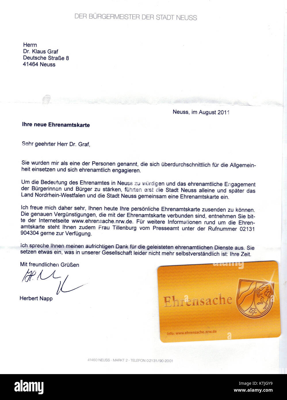 Die Ehrenamtskarte ist eine Ehrenamtskarte in Neuss, die an Personen für ihren Freiwilligendienst vergeben wird. Mit dieser Karte werden Beiträge aus der Gemeinschaft anerkannt und das Engagement der Bürger in der Stadt gefördert. Stockfoto