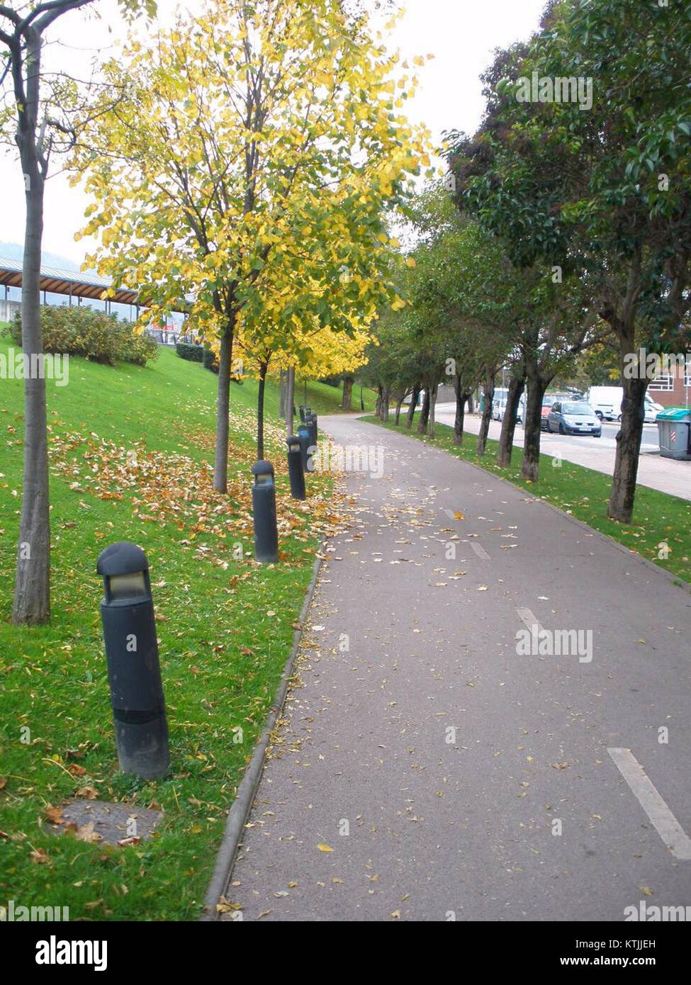 Baracaldo ist eine Stadt im spanischen Baskenland in der Nähe von Bilbao. Es ist bekannt für sein industrielles Erbe, insbesondere in der Stahlproduktion. Die Stadt hat sich zu einem bedeutenden Stadtgebiet mit moderner Infrastruktur entwickelt, das sowohl seine industrielle Vergangenheit als auch sein heutiges Wachstum widerspiegelt. Stockfoto