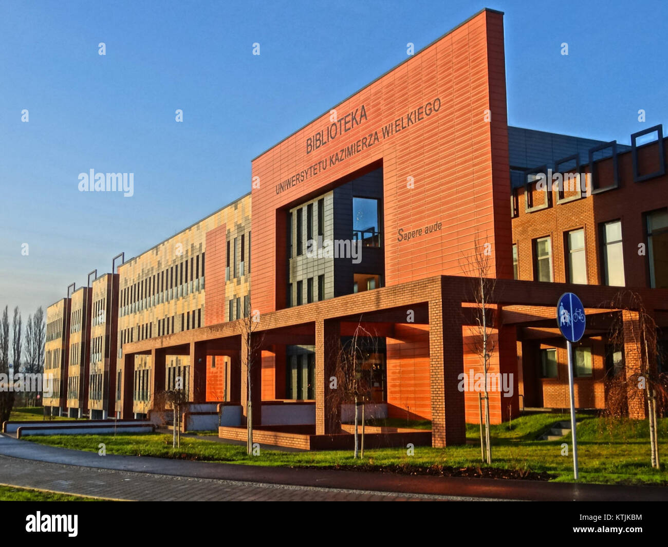 Fotografie der BDG UKWbibl 4 01 2014, ein Gegenstand aus den Sammlungen der UKWbibl-Bibliothek. Das Bild dient als visuelle Referenz für Forscher und Besucher, die sich für dieses spezifische Artefakt interessieren. Stockfoto