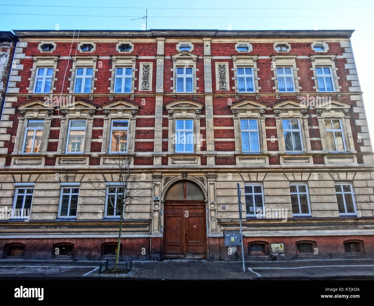 Ein Bild mit dem Titel „BDG Sienkiewicza36 2 01 2014“ ist auf Wikimedia Commons verfügbar, mit Metadaten, die darauf hindeuten, dass es vor 11,1 Jahren veröffentlicht wurde. Die Datei enthält zusätzliche Informationen wie Exif-Metadaten, die möglicherweise von der Digitalkamera, dem Scanner oder dem Softwareprogramm hinzugefügt wurden, mit dem sie erstellt oder digitalisiert wurde. Stockfoto