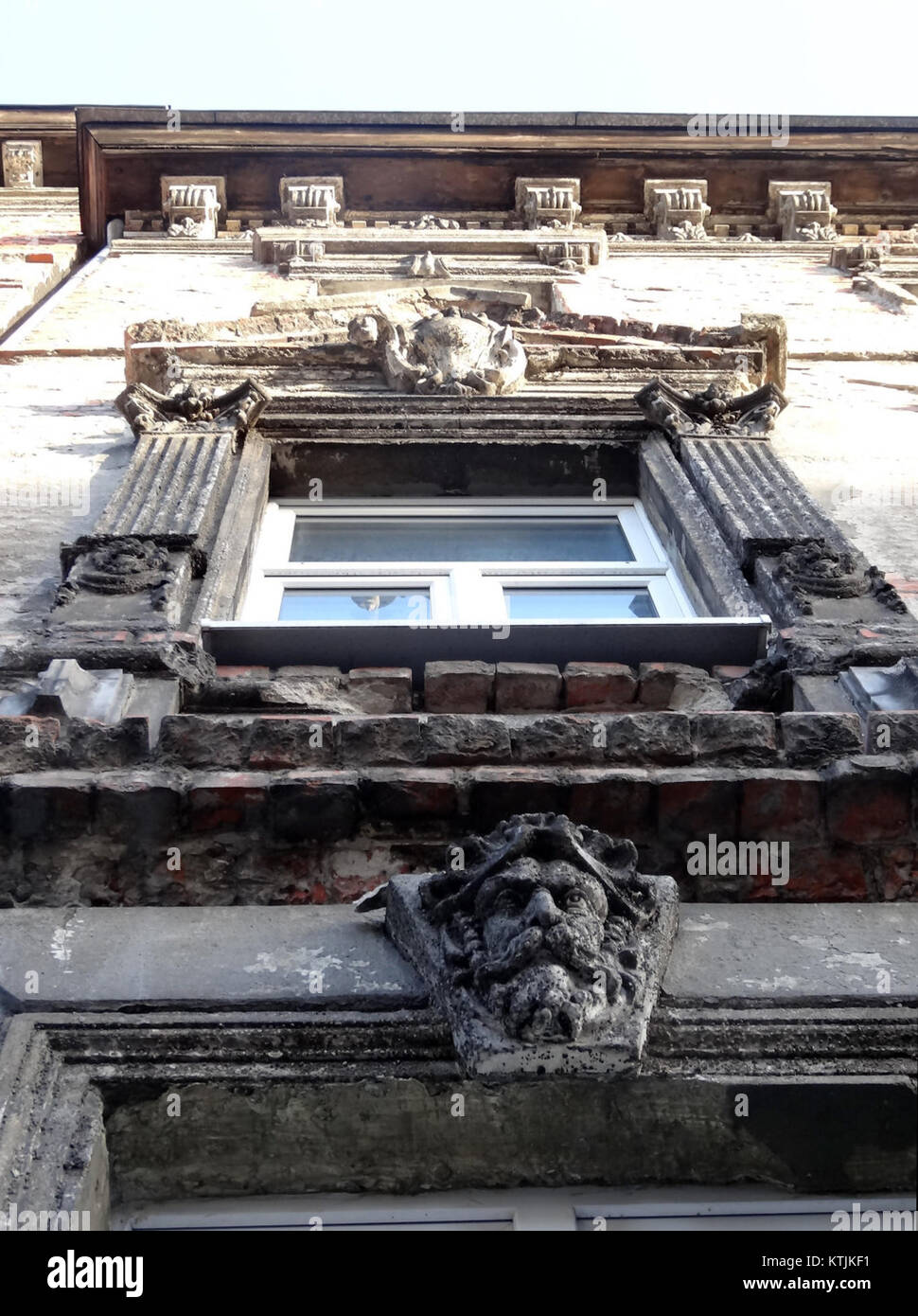 BDG Chrobrego in Polen wurde am 1. Januar 2014 fotografiert. Das Gebäude ist ein bemerkenswertes architektonisches Merkmal der Gegend und trägt zur städtischen Landschaft bei. Stockfoto