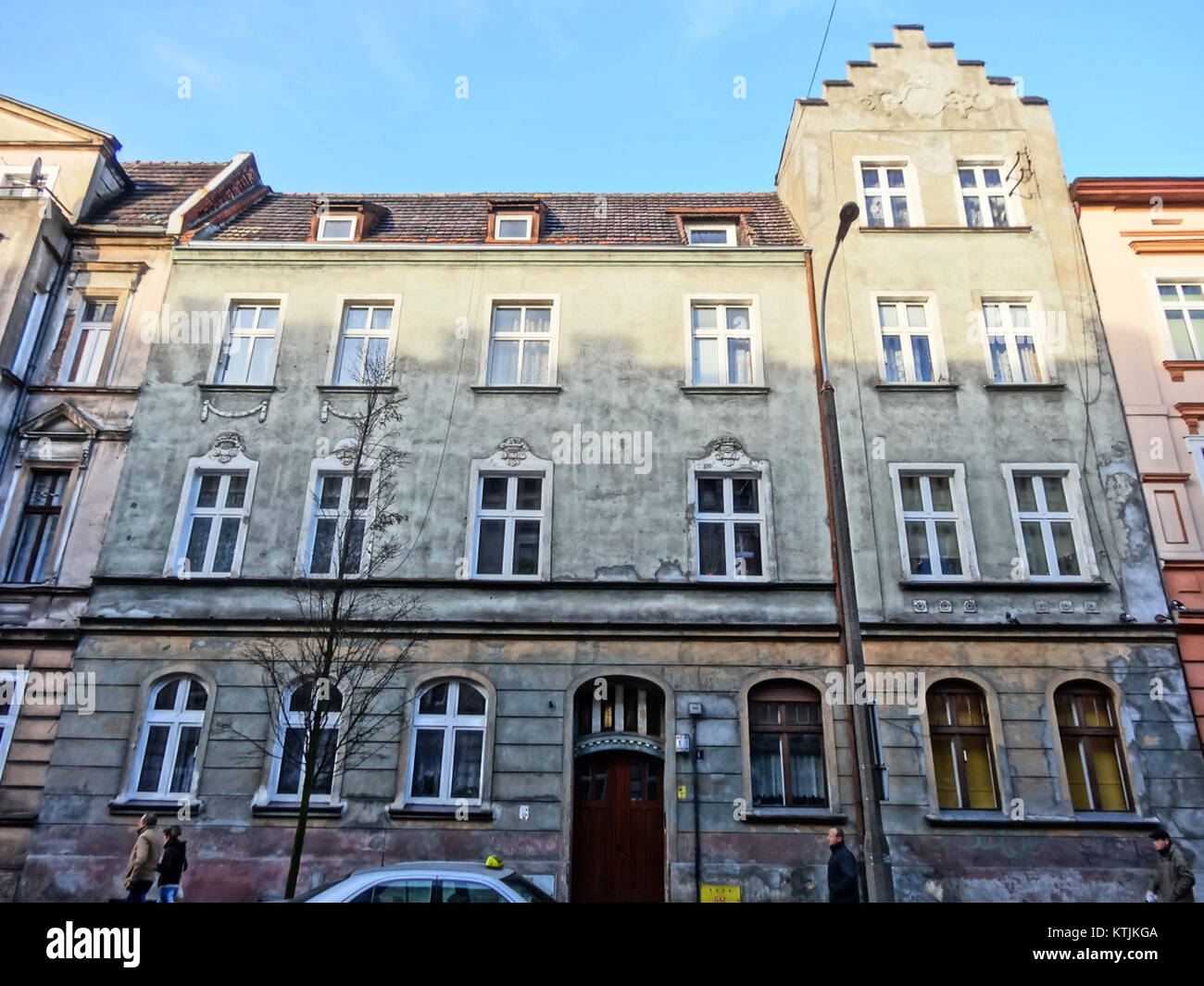 BDG Wilenska 1 2 01 2014 bezieht sich auf ein Gebäude in Polen. Die Bezeichnung umfasst die Adresse des Gebäudes und ein bestimmtes Datum, was möglicherweise ein bedeutendes Ereignis oder einen historischen Kontext in Bezug auf das Grundstück angibt. Stockfoto