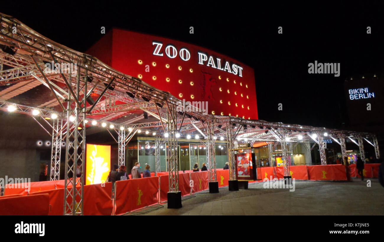 Im Berliner Zoo Palast fand während der Berlinale 2014 eine prestigeträchtige Veranstaltung statt, bei der Filme und Prominente gezeigt wurden. Der Veranstaltungsort im Herzen Berlins ist bekannt für seine historische Bedeutung in der Filmindustrie. Stockfoto