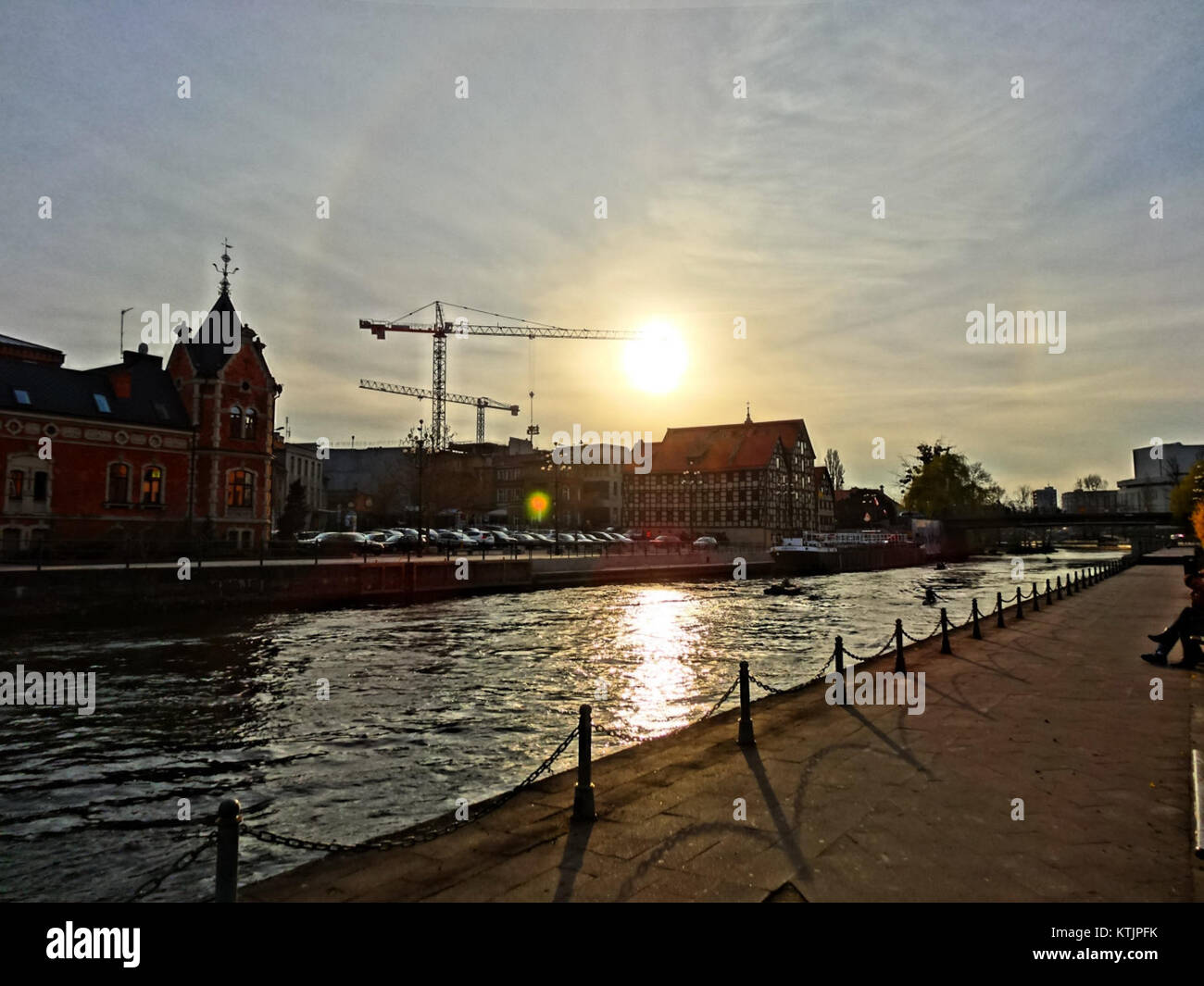 Dieser Titel bezieht sich wahrscheinlich auf ein bestimmtes Ereignis oder einen Ort, das mit BrdanabrzeS in Verbindung steht, wobei die Erwähnung von „Halo“ möglicherweise auf ein fotografisches oder natürliches Phänomen am 10. April 2014 bezieht. Stockfoto