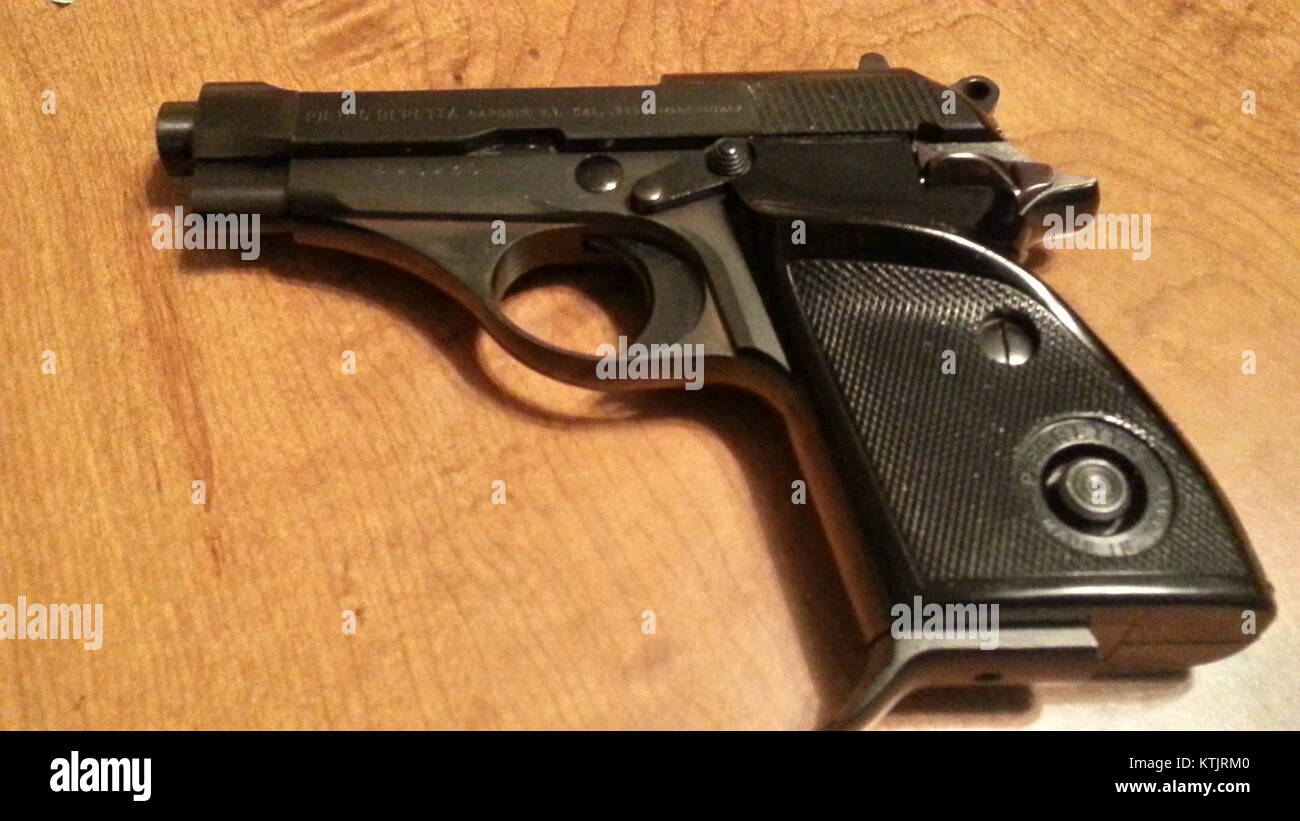 Die Beretta 70S ist eine halbautomatische Pistole des italienischen Feuerwaffenherstellers Beretta. Bekannt für seine Präzision und Zuverlässigkeit, wurde es von Strafverfolgungsbehörden und militärischen Einheiten weit verbreitet. Stockfoto