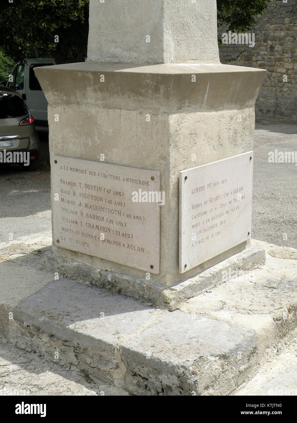 Das Aulan Monument aux Morts ist eine Gedenkstätte für die Soldaten, die im Ersten Weltkrieg gestorben sind. Es befindet sich in Aulan, Frankreich, und dient als historische Stätte für die Opfer, die während des Krieges gebracht wurden, und bietet Besuchern einen Raum für Erinnerung und Reflexion. Stockfoto